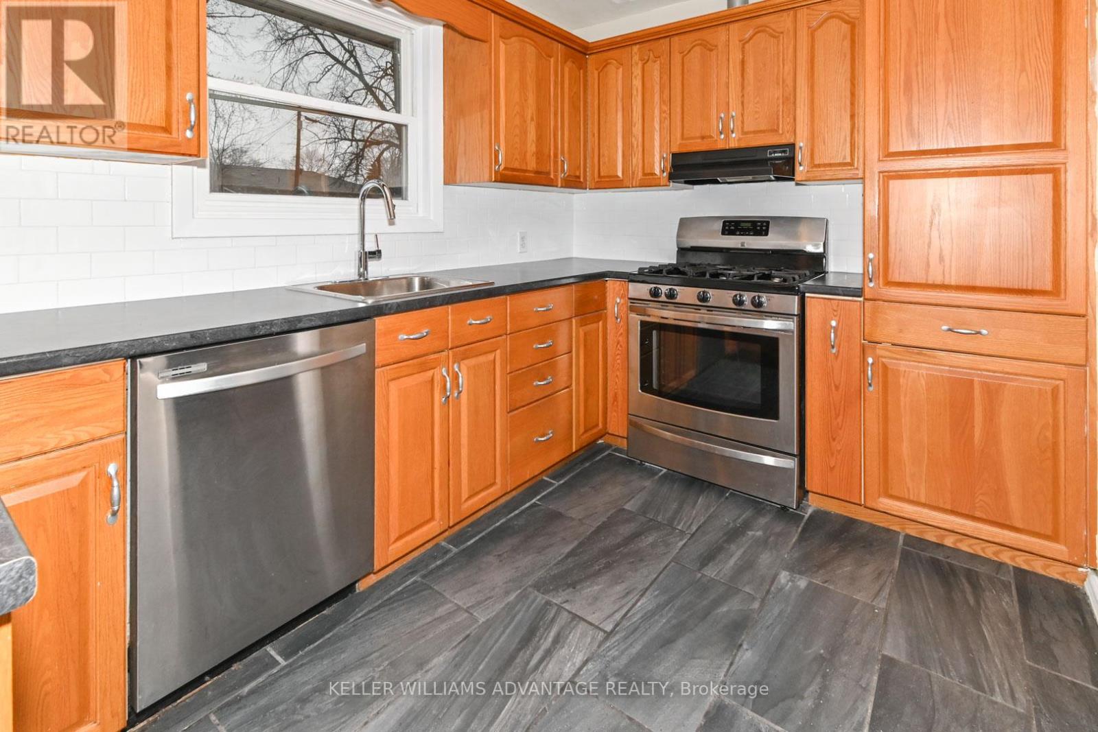 936 Somerville Street, Oshawa, Ontario  L1G 4J7 - Photo 4 - E13829968