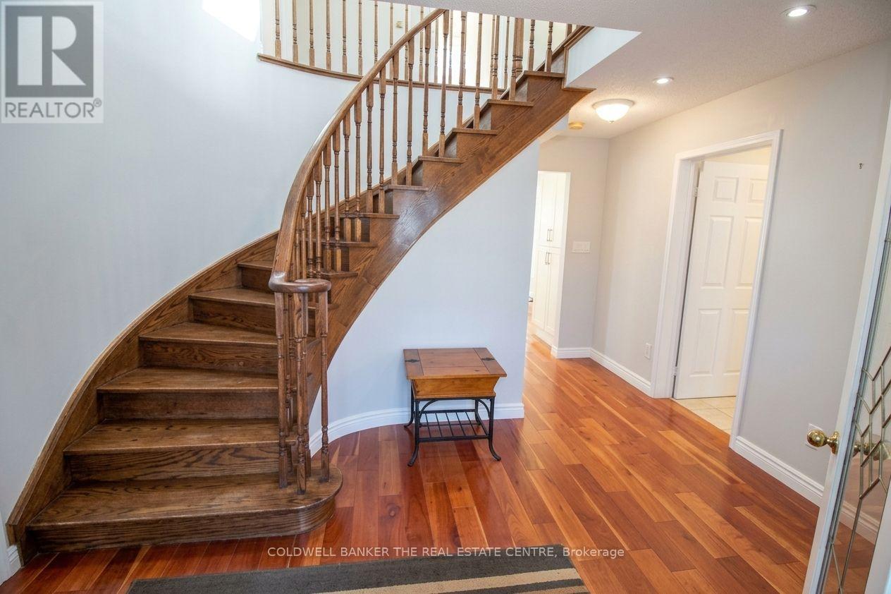 11 Ramsden Crescent, East Gwillimbury, Ontario  L0G 1V0 - Photo 3 - N13829964