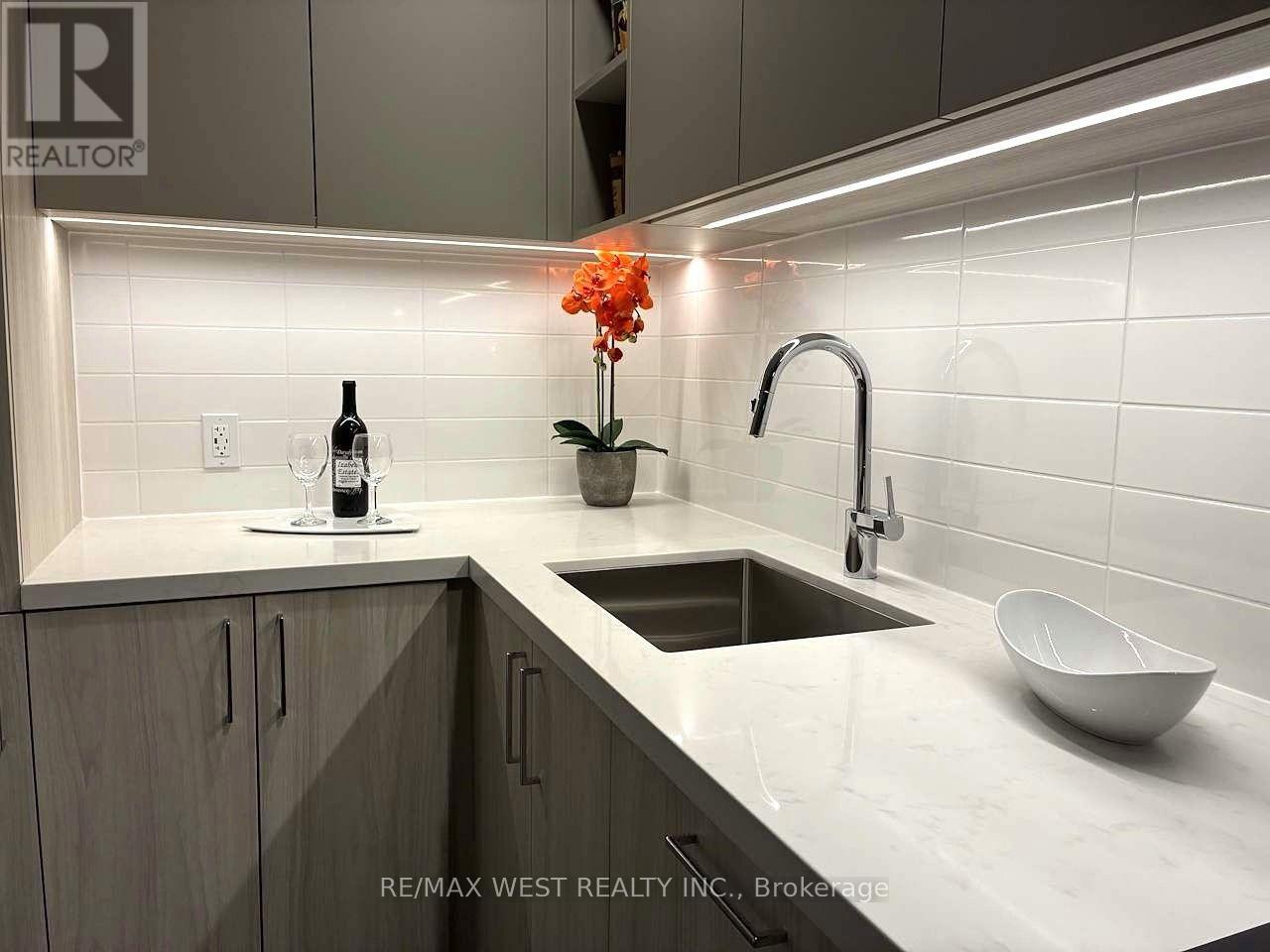 1004 - 21 Meadowdale Road, Vaughan, Ontario  L4K 0H6 - Photo 2 - N13830004