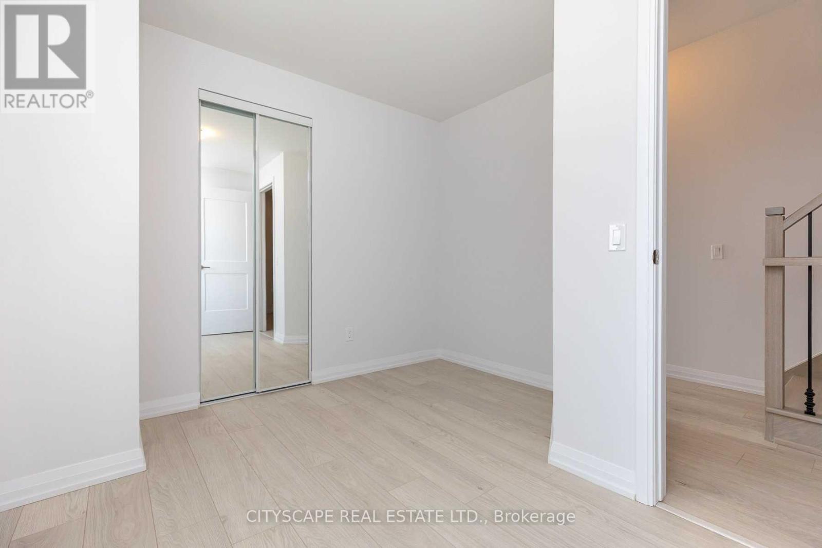 Th 01 - 1010 Portage Parkway, Vaughan, Ontario  L4K 0K3 - Photo 10 - N13830006