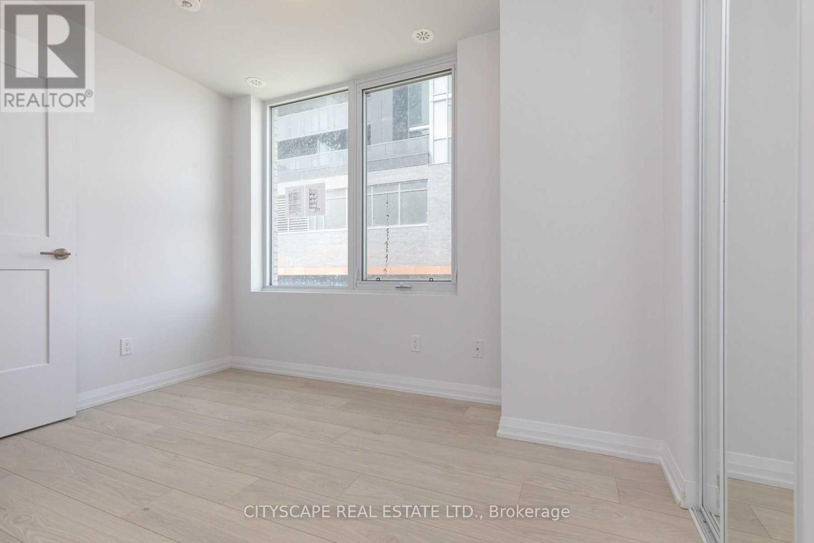 Th 01 - 1010 Portage Parkway, Vaughan, Ontario  L4K 0K3 - Photo 11 - N13830006