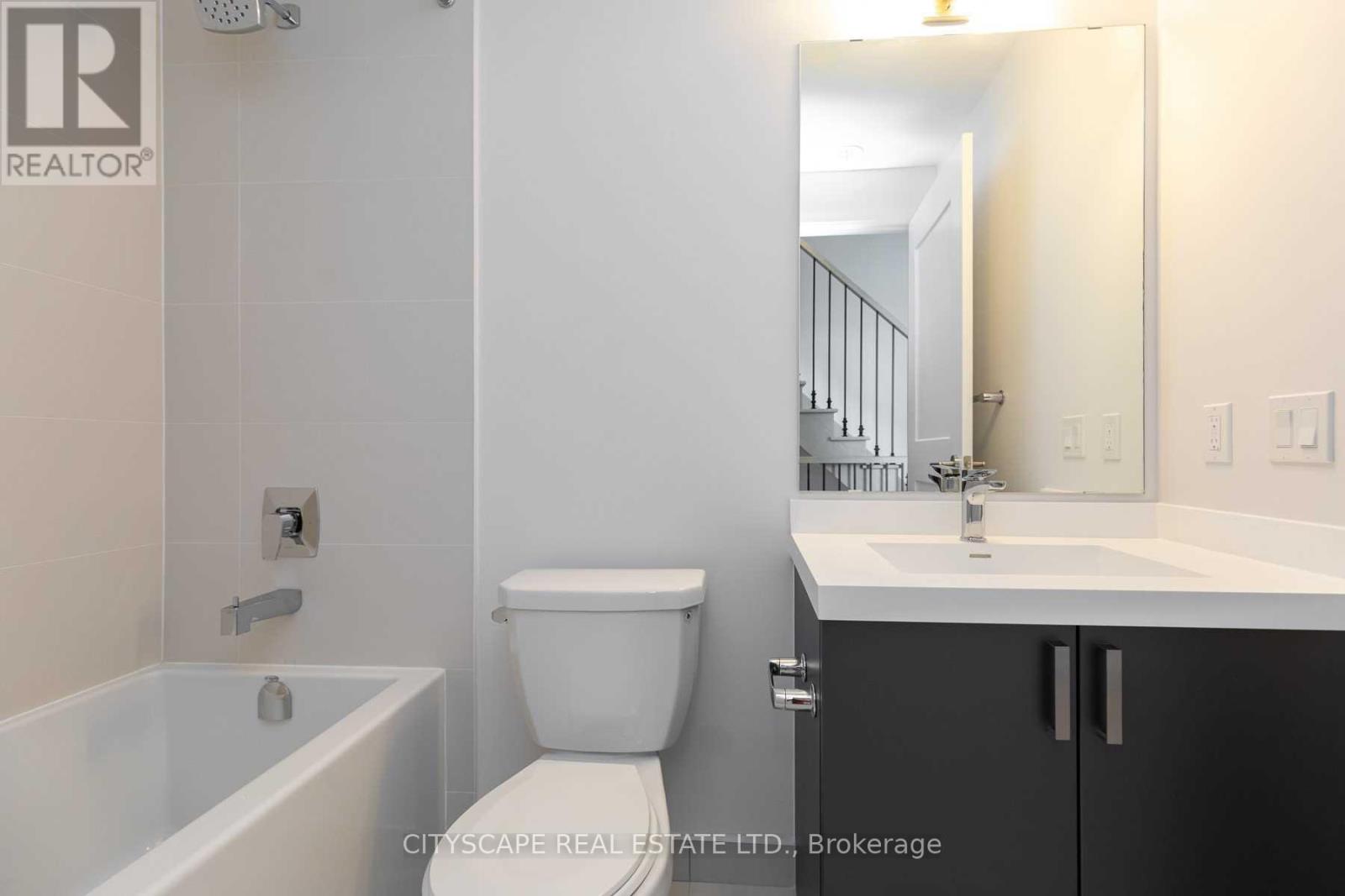 Th 01 - 1010 Portage Parkway, Vaughan, Ontario  L4K 0K3 - Photo 12 - N13830006