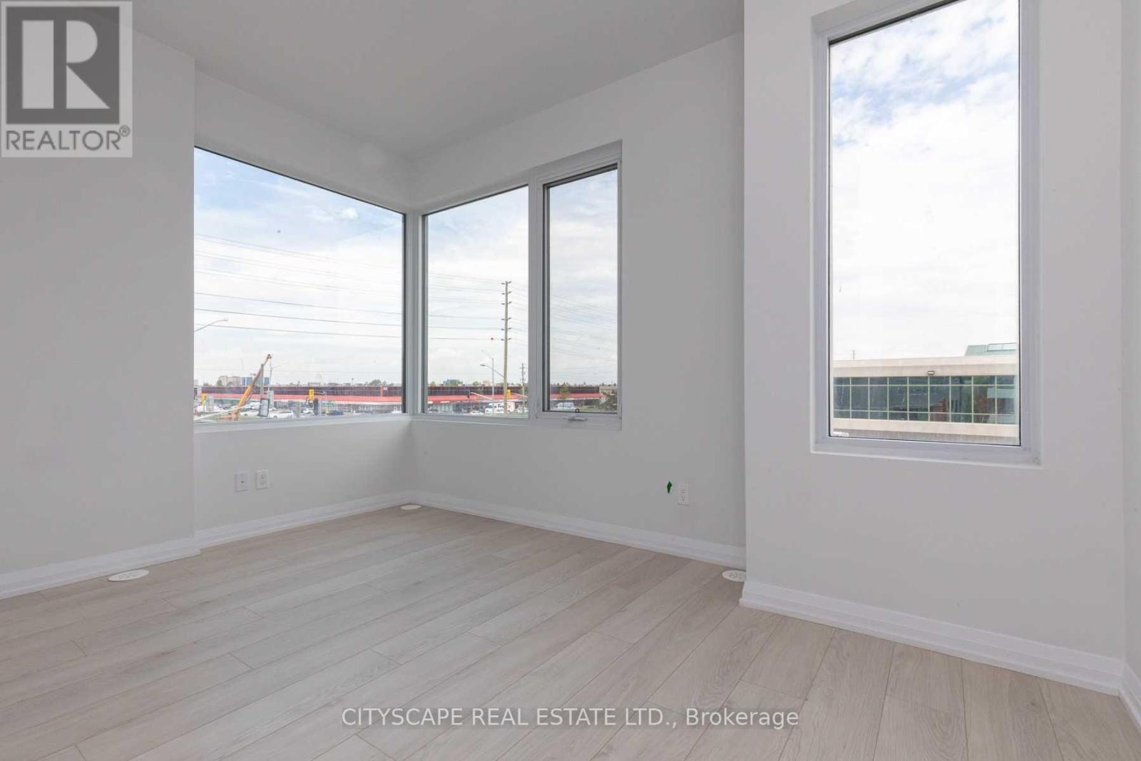Th 01 - 1010 Portage Parkway, Vaughan, Ontario  L4K 0K3 - Photo 14 - N13830006