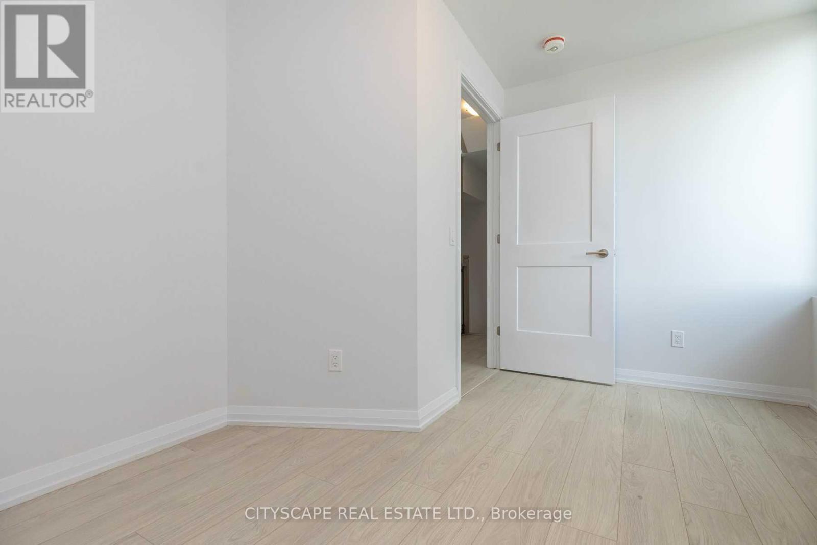 Th 01 - 1010 Portage Parkway, Vaughan, Ontario  L4K 0K3 - Photo 17 - N13830006