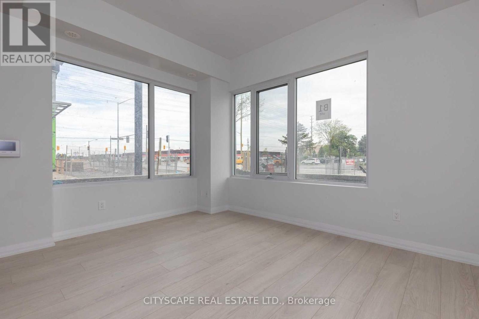 Th 01 - 1010 Portage Parkway, Vaughan, Ontario  L4K 0K3 - Photo 3 - N13830006