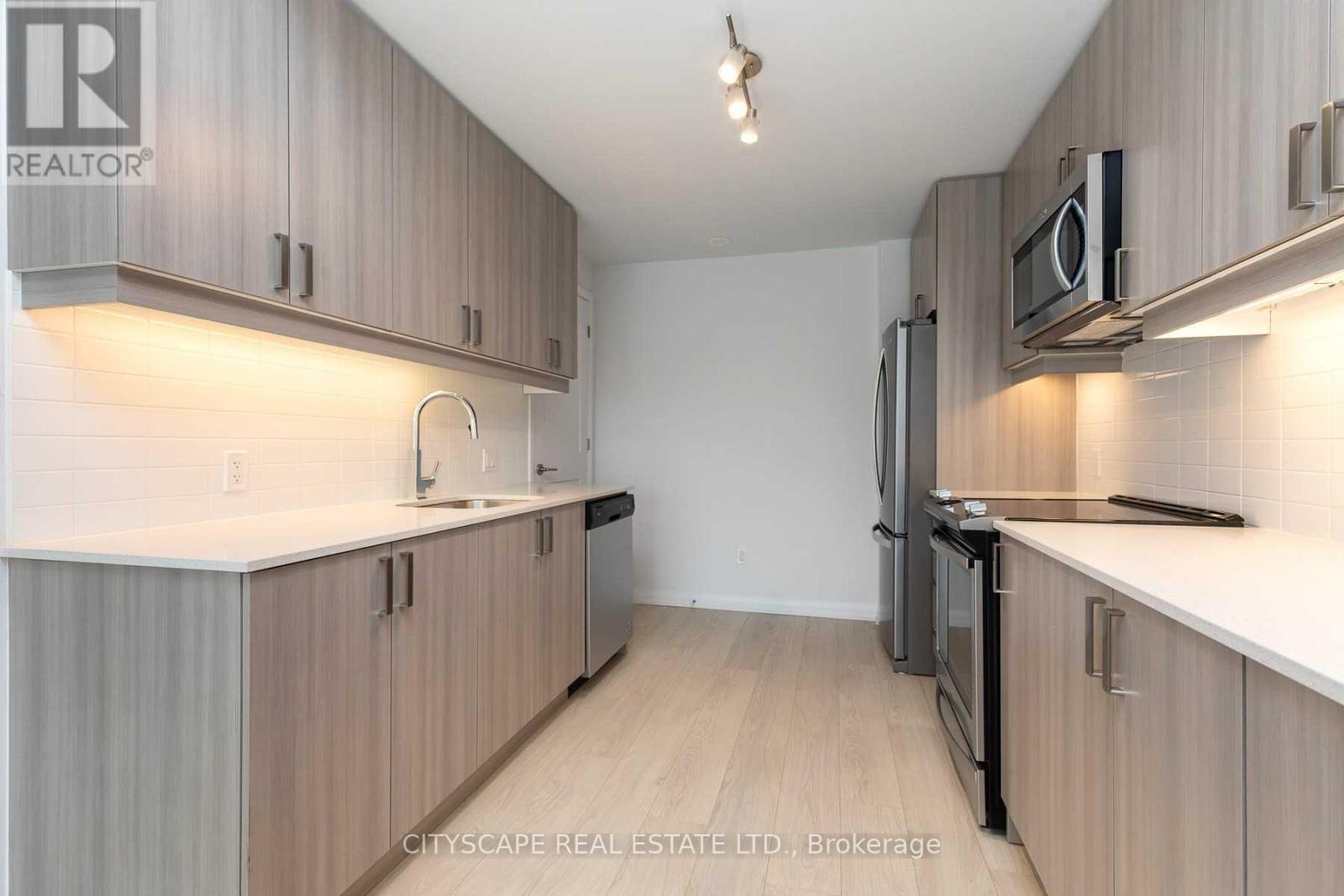 Th 01 - 1010 Portage Parkway, Vaughan, Ontario  L4K 0K3 - Photo 6 - N13830006