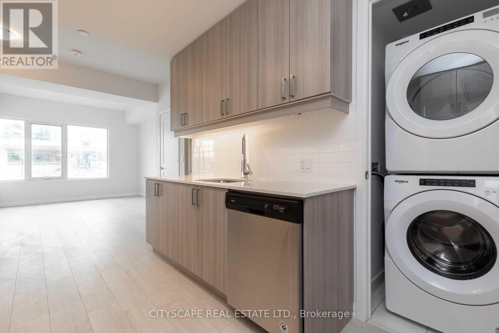 Th 01 - 1010 Portage Parkway, Vaughan, Ontario  L4K 0K3 - Photo 7 - N13830006