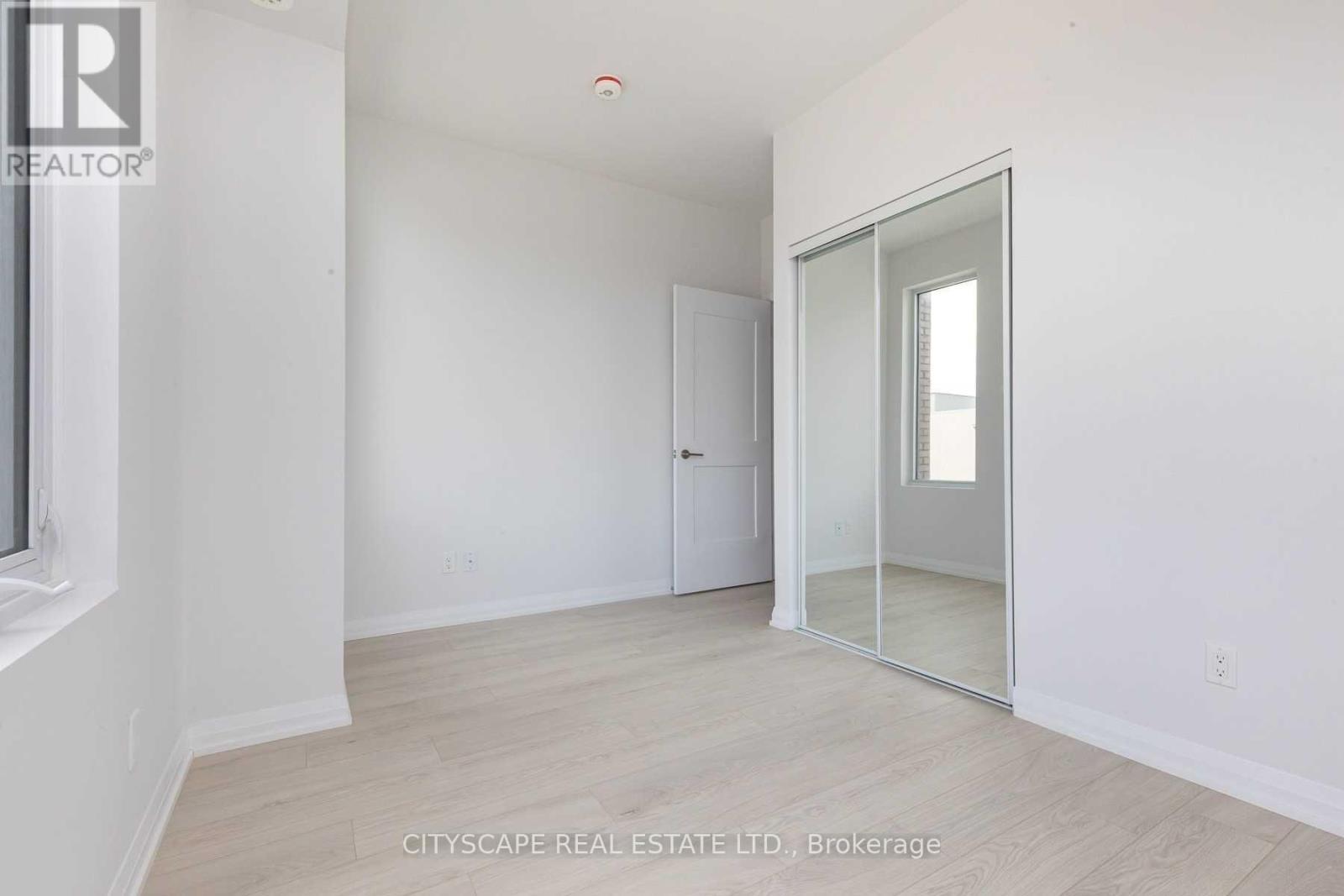 Th 01 - 1010 Portage Parkway, Vaughan, Ontario  L4K 0K3 - Photo 9 - N13830006
