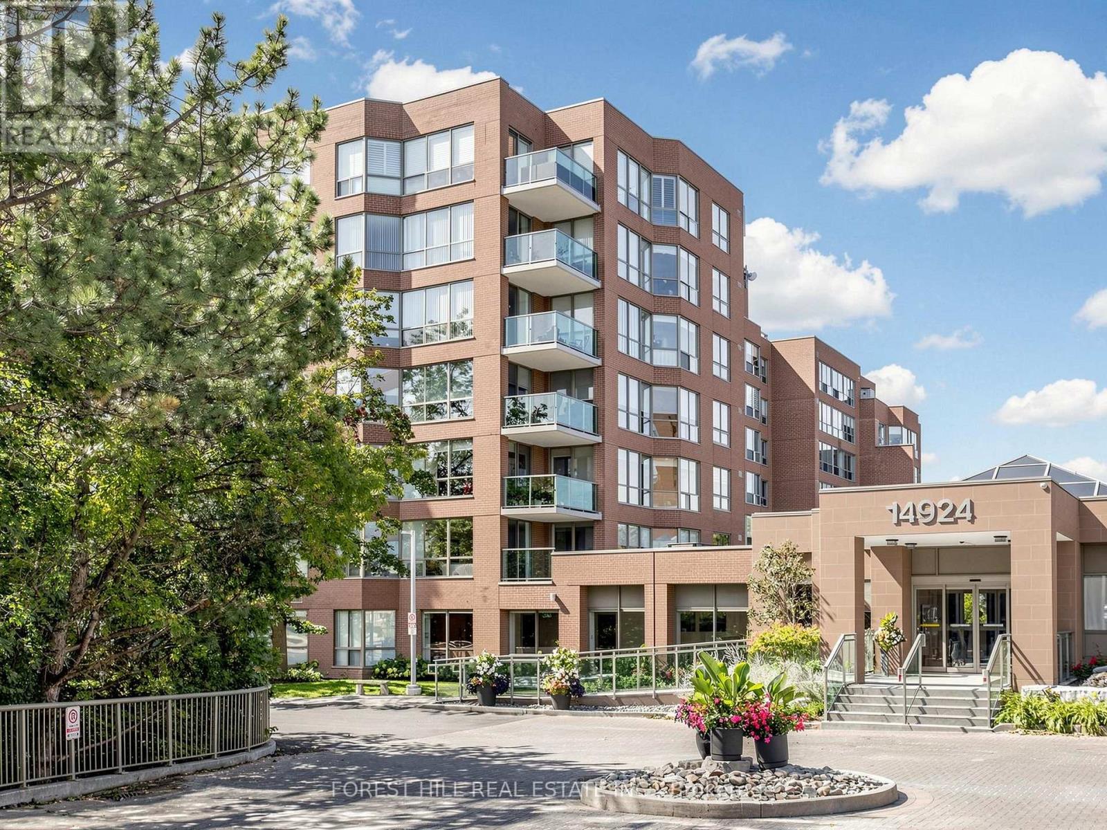 225 - 14924 YONGE STREET, Aurora, Ontario