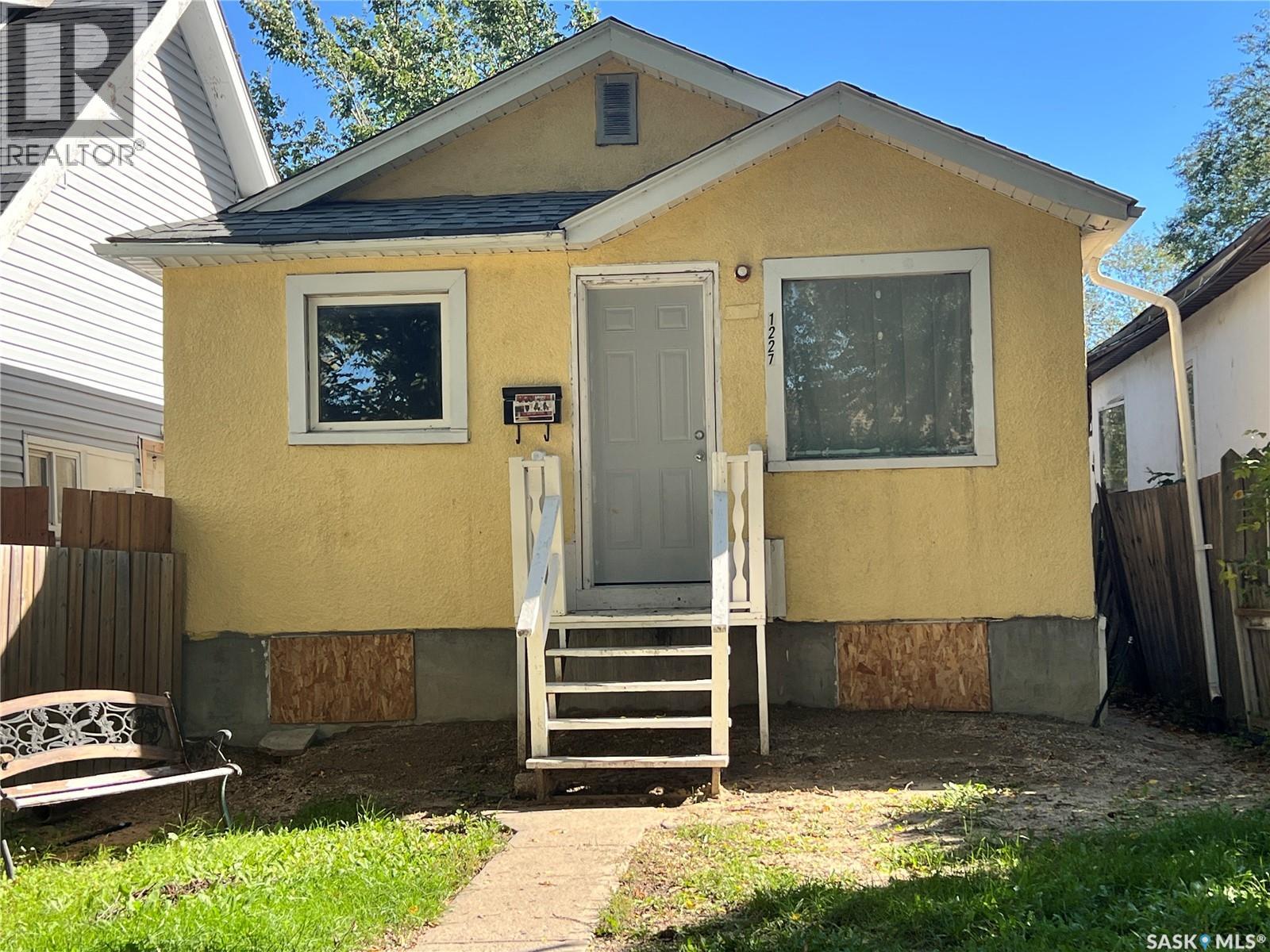 1227 Wascana Street, Regina, Saskatchewan  S4T 4J2 - Photo 3 - SK049597