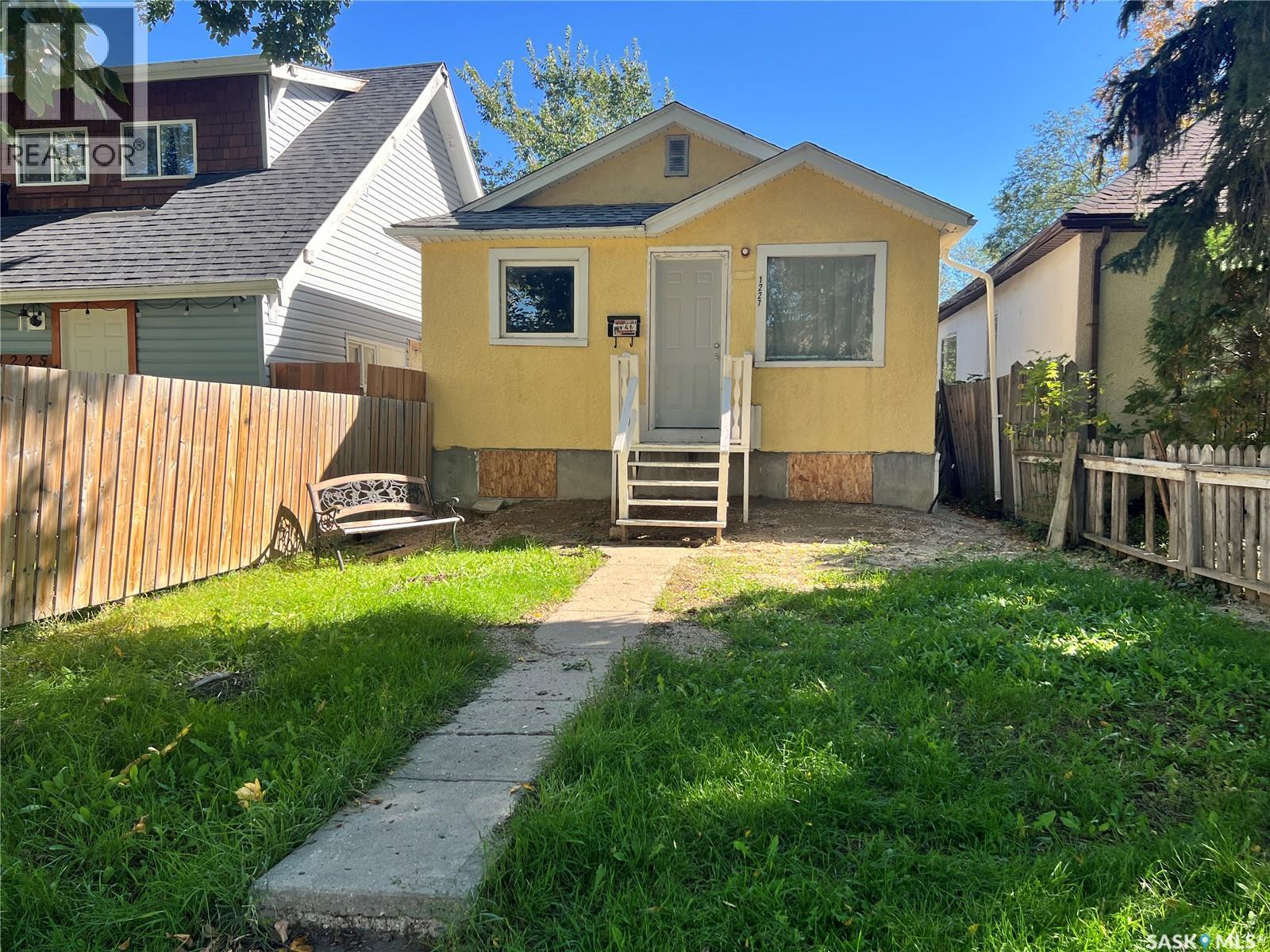 1227 Wascana Street, Regina, Saskatchewan  S4T 4J2 - Photo 4 - SK049597