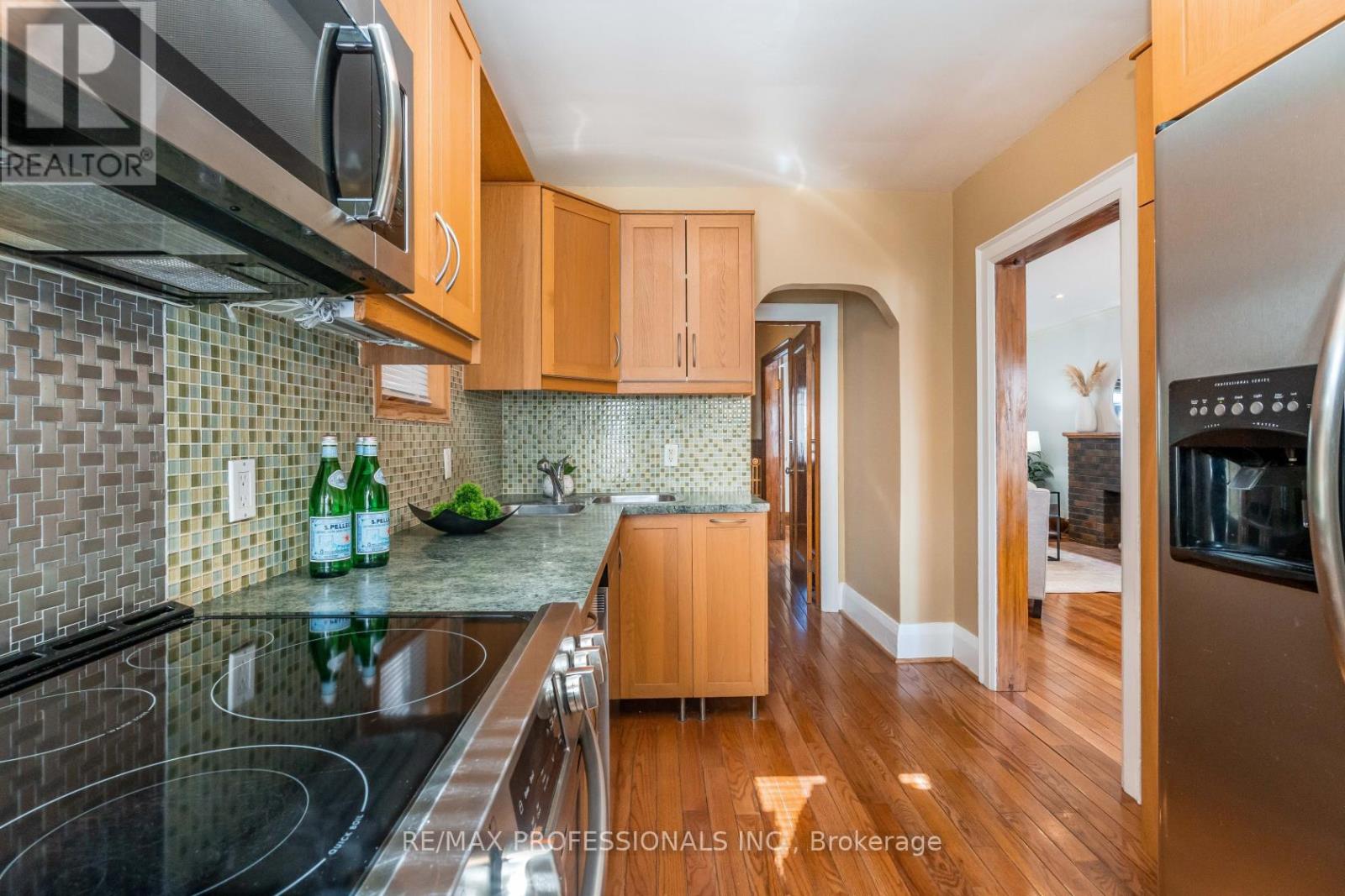 25 Methuen Avenue, Toronto, Ontario  M6S 1Z7 - Photo 11 - W13829878