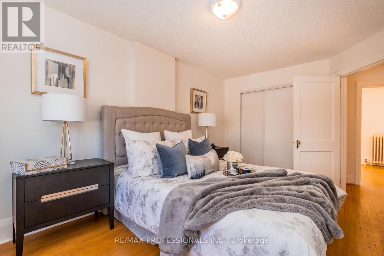 25 Methuen Avenue, Toronto, Ontario  M6S 1Z7 - Photo 16 - W13829878