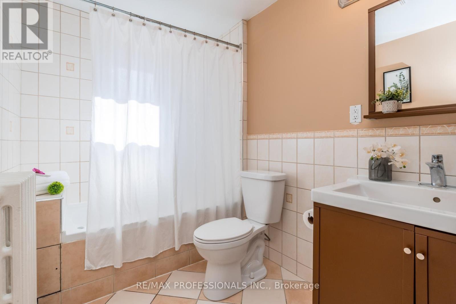 25 Methuen Avenue, Toronto, Ontario  M6S 1Z7 - Photo 19 - W13829878