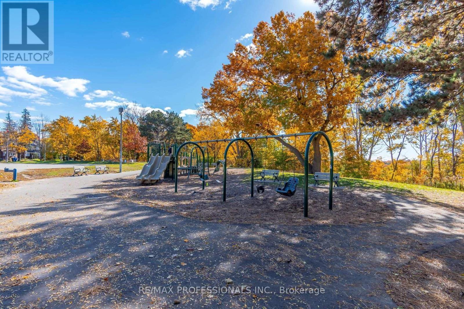 25 Methuen Avenue, Toronto, Ontario  M6S 1Z7 - Photo 4 - W13829878