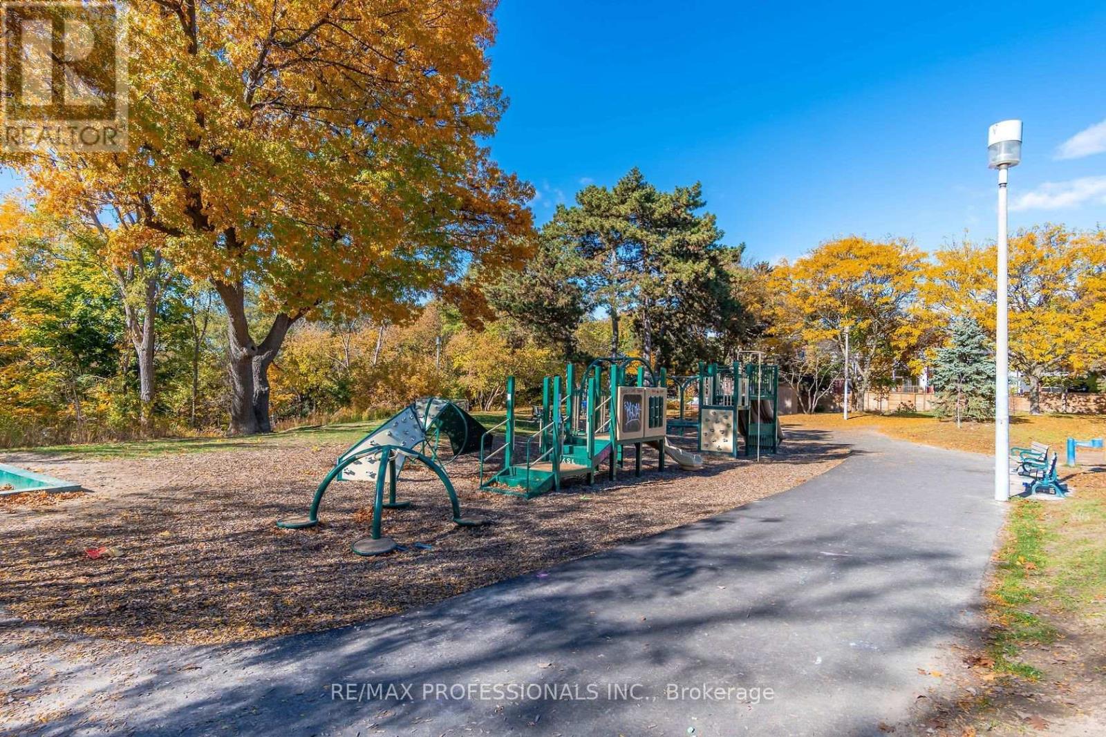 25 Methuen Avenue, Toronto, Ontario  M6S 1Z7 - Photo 5 - W13829878