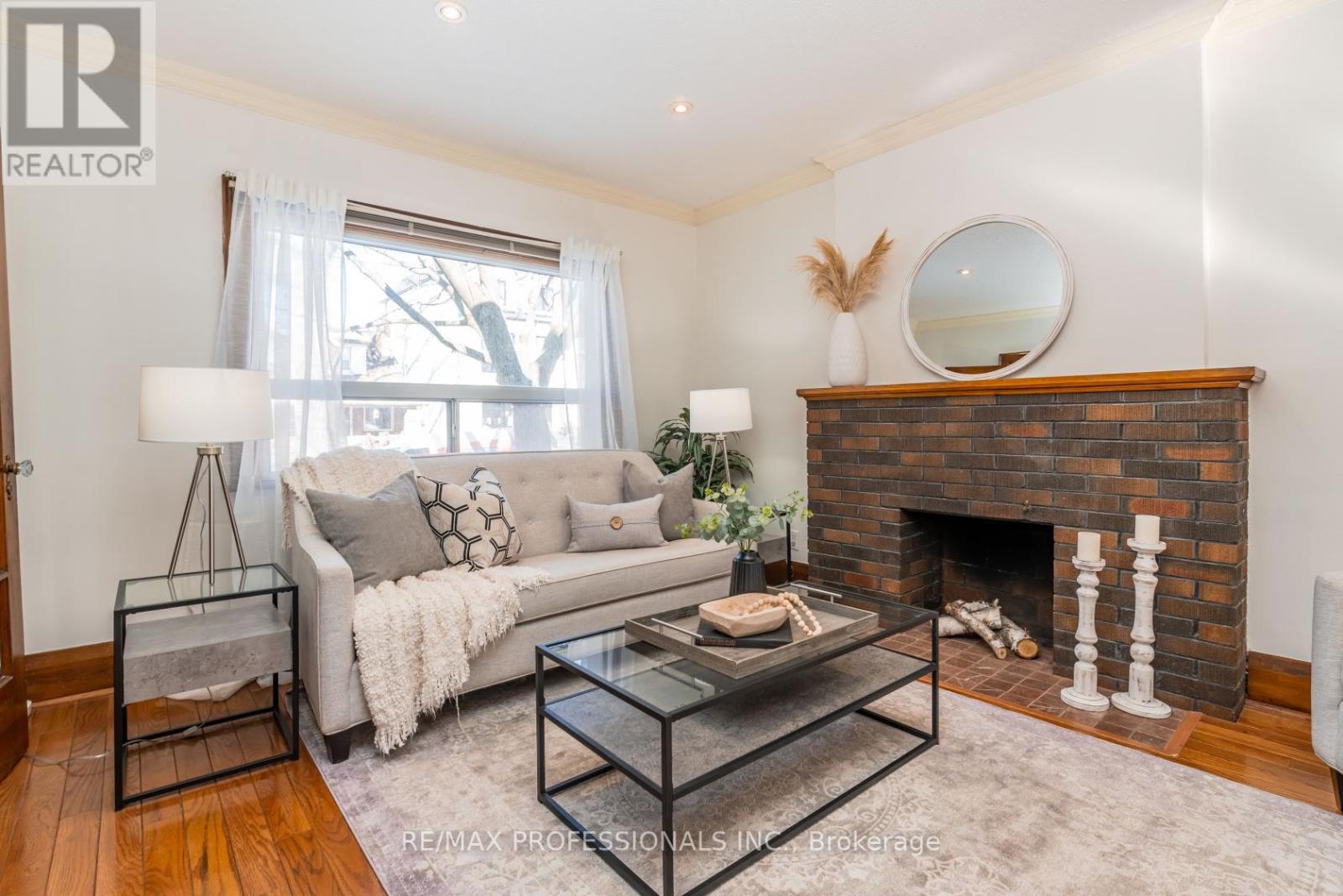 25 Methuen Avenue, Toronto, Ontario  M6S 1Z7 - Photo 7 - W13829878