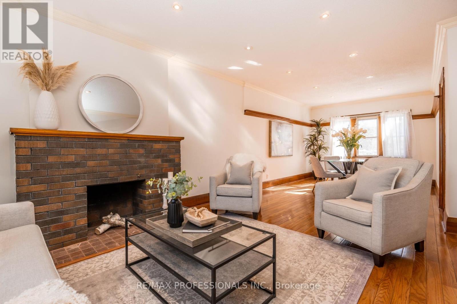 25 Methuen Avenue, Toronto, Ontario  M6S 1Z7 - Photo 8 - W13829878