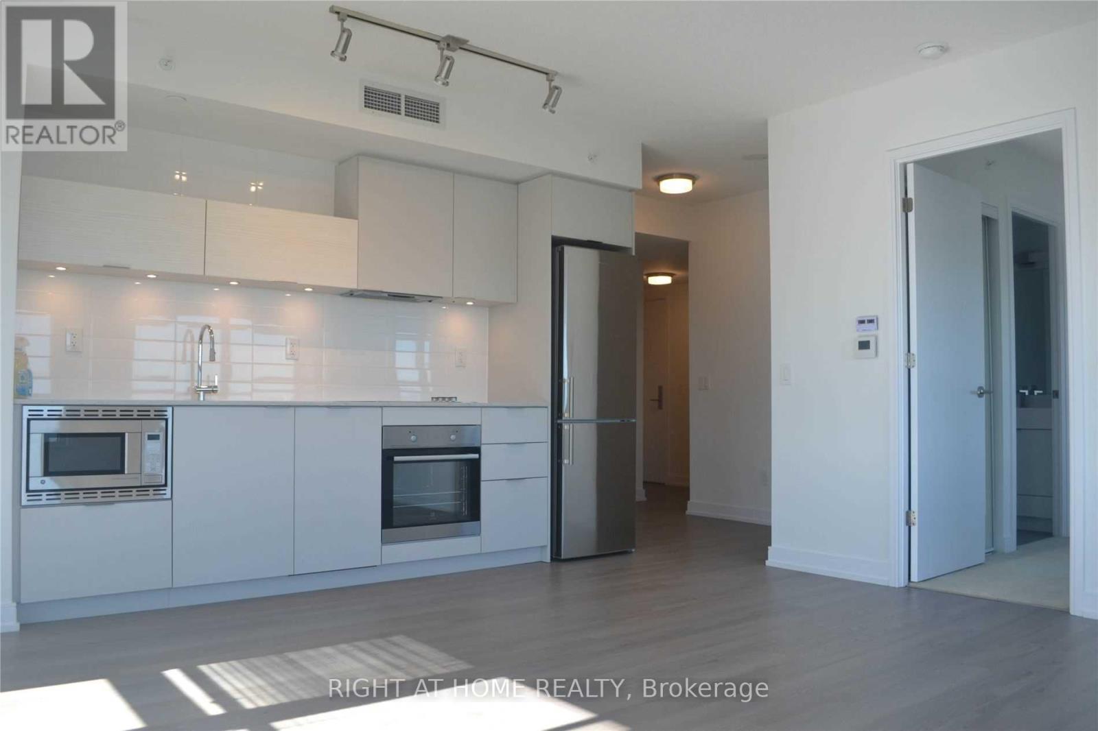 2009 - 20 Thomas Riley Road, Toronto, Ontario  M9B 0C3 - Photo 2 - W13830014