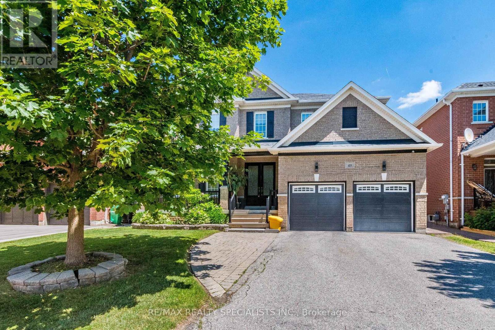 49 Maisonneuve Boulevard, Brampton, Ontario  L6P 1Y7 - Photo 2 - W13830048