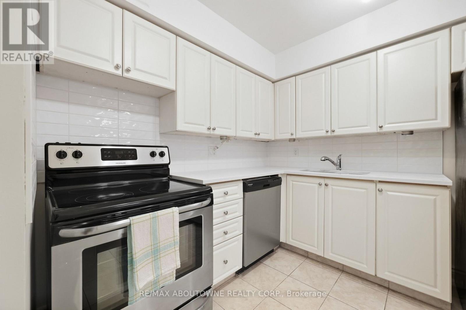 1611 - 1480 Pilgrims Way, Oakville, Ontario  L6M 3G7 - Photo 15 - W13830064