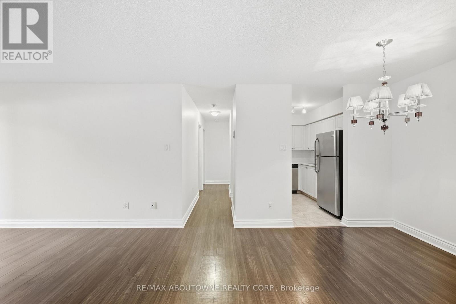1611 - 1480 Pilgrims Way, Oakville, Ontario  L6M 3G7 - Photo 5 - W13830064