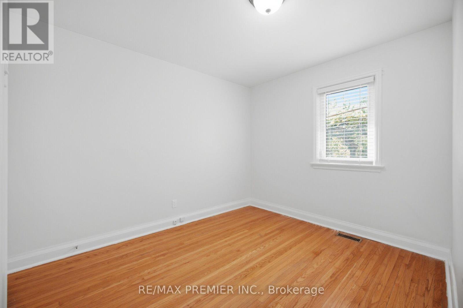295 Falstaff Avenue, Toronto, Ontario  M6L 2G4 - Photo 16 - W13813734