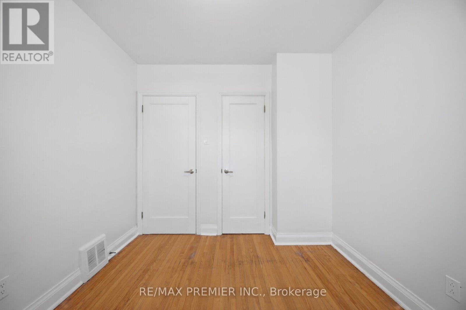 295 Falstaff Avenue, Toronto, Ontario  M6L 2G4 - Photo 19 - W13813734