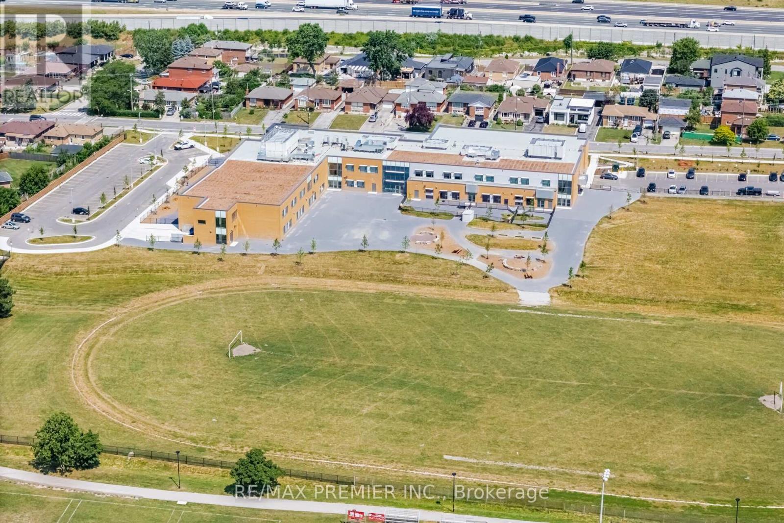 295 Falstaff Avenue, Toronto, Ontario  M6L 2G4 - Photo 38 - W13813734