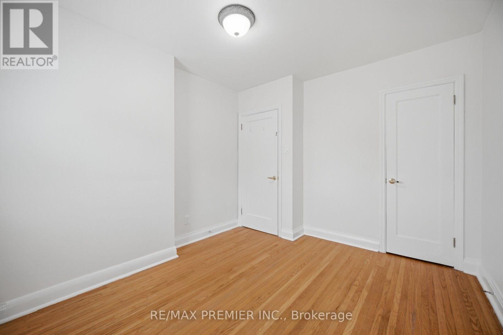 295 Falstaff Avenue, Toronto, Ontario  M6L 2G4 - Photo 17 - W13813734