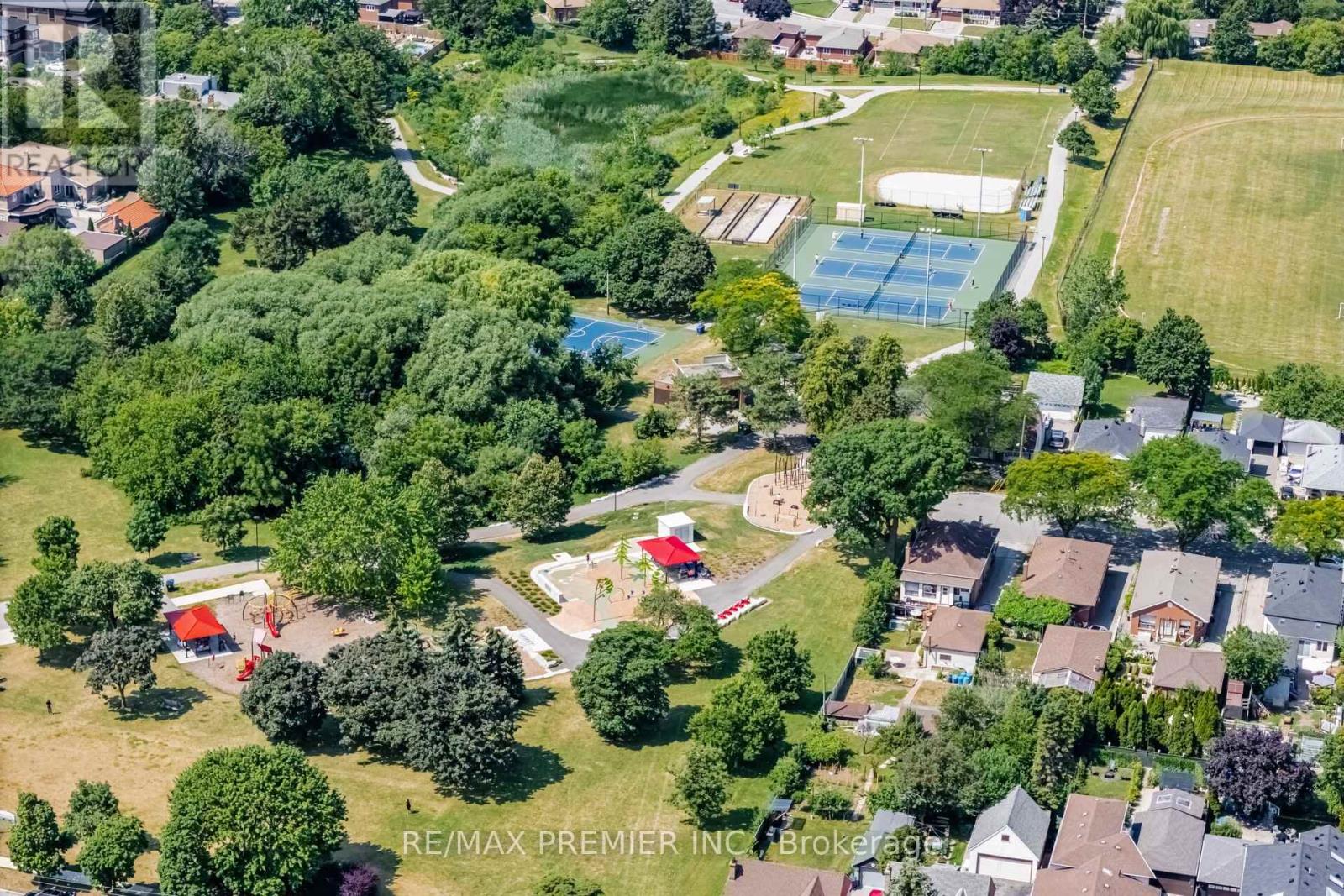 295 Falstaff Avenue, Toronto, Ontario  M6L 2G4 - Photo 39 - W13813734