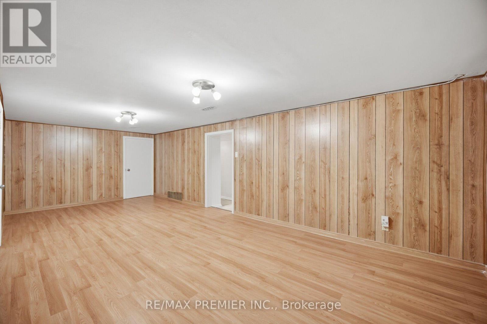 295 Falstaff Avenue, Toronto, Ontario  M6L 2G4 - Photo 24 - W13813734