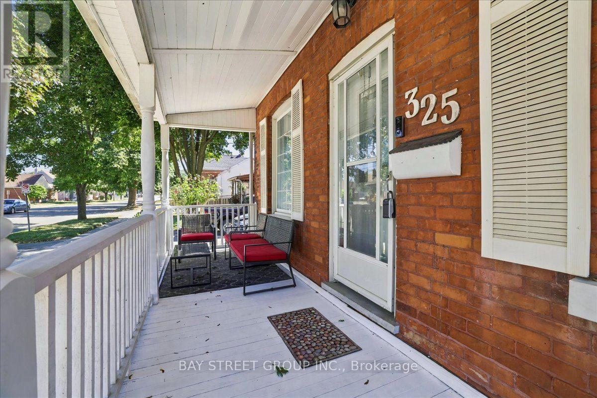 325 Chatham Street, Brantford, Ontario  N3S 4H7 - Photo 2 - X13829956