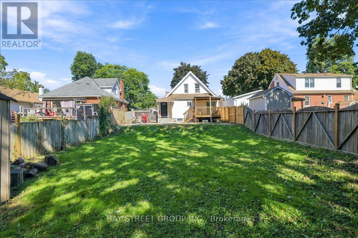 325 Chatham Street, Brantford, Ontario  N3S 4H7 - Photo 3 - X13829956