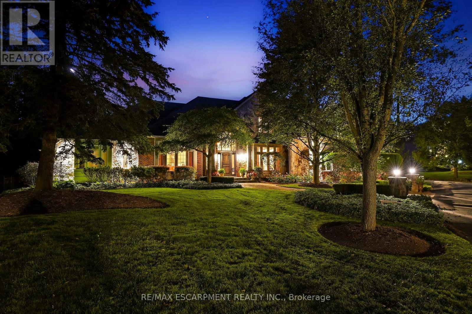 18 Blackberry Place, Hamilton, Ontario  L0R 1H2 - Photo 2 - X13829978