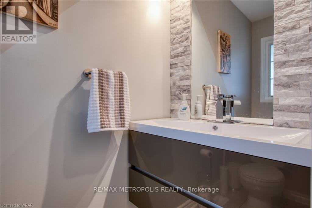 Upper - 1369 Old Zeller Drive, Kitchener, Ontario  N2A 0C6 - Photo 13 - X13830012