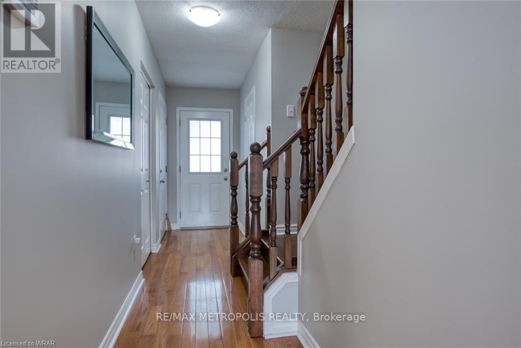 Upper - 1369 Old Zeller Drive, Kitchener, Ontario  N2A 0C6 - Photo 5 - X13830012