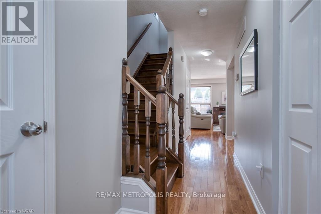 Upper - 1369 Old Zeller Drive, Kitchener, Ontario  N2A 0C6 - Photo 6 - X13830012