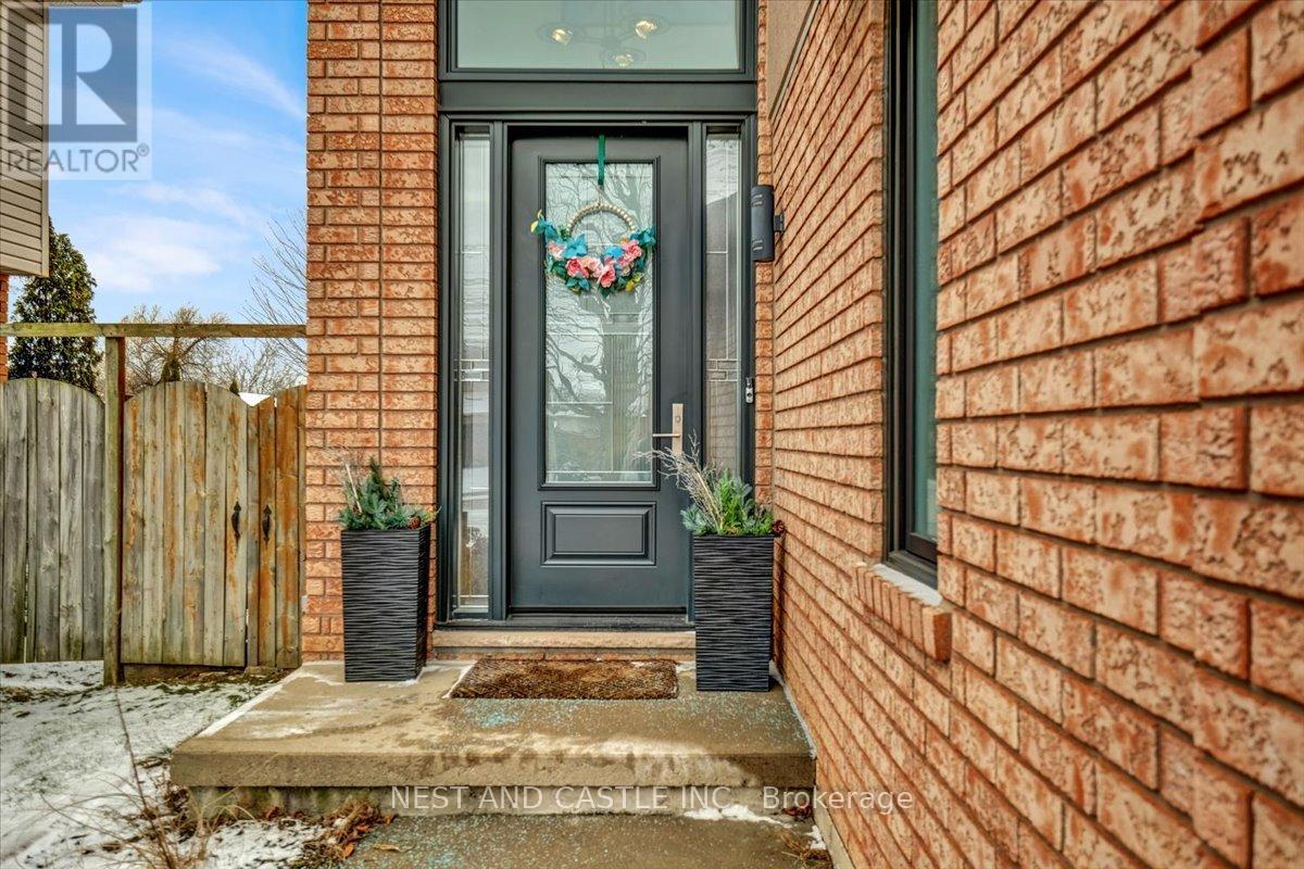 13 Treeview Court, Hamilton, Ontario  L8J 3R7 - Photo 6 - X13830052