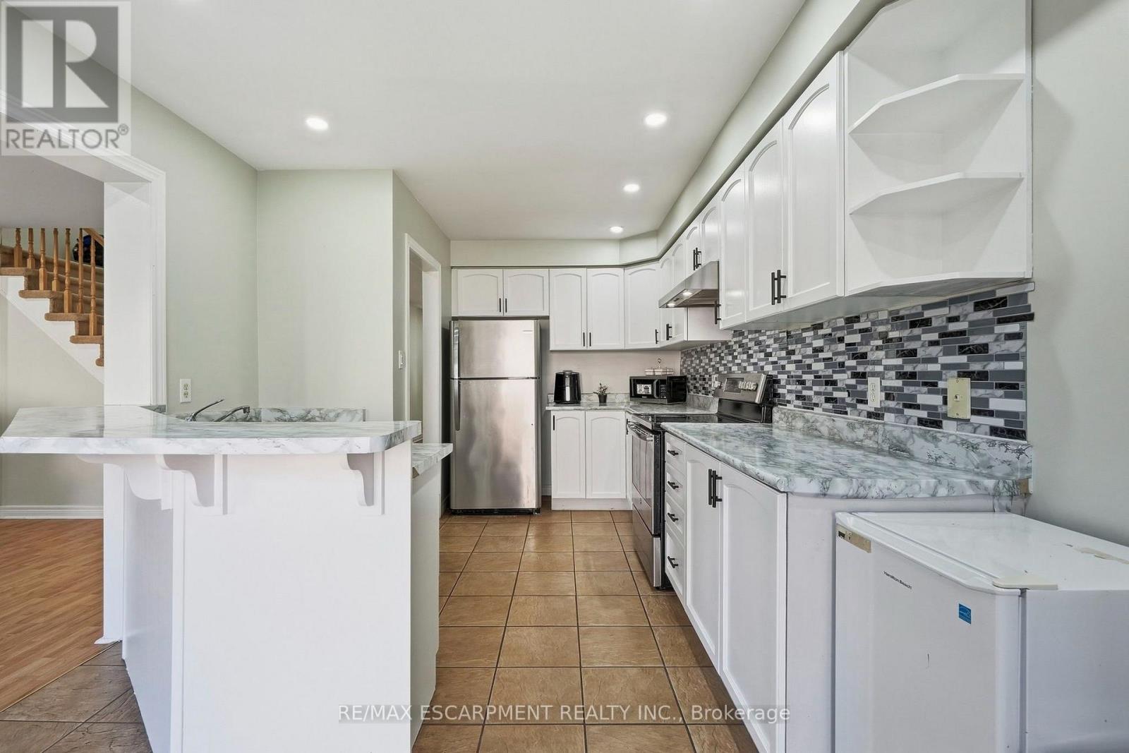 31 Peachwood Crescent, Hamilton, Ontario  L8E 5Z7 - Photo 12 - X13830082