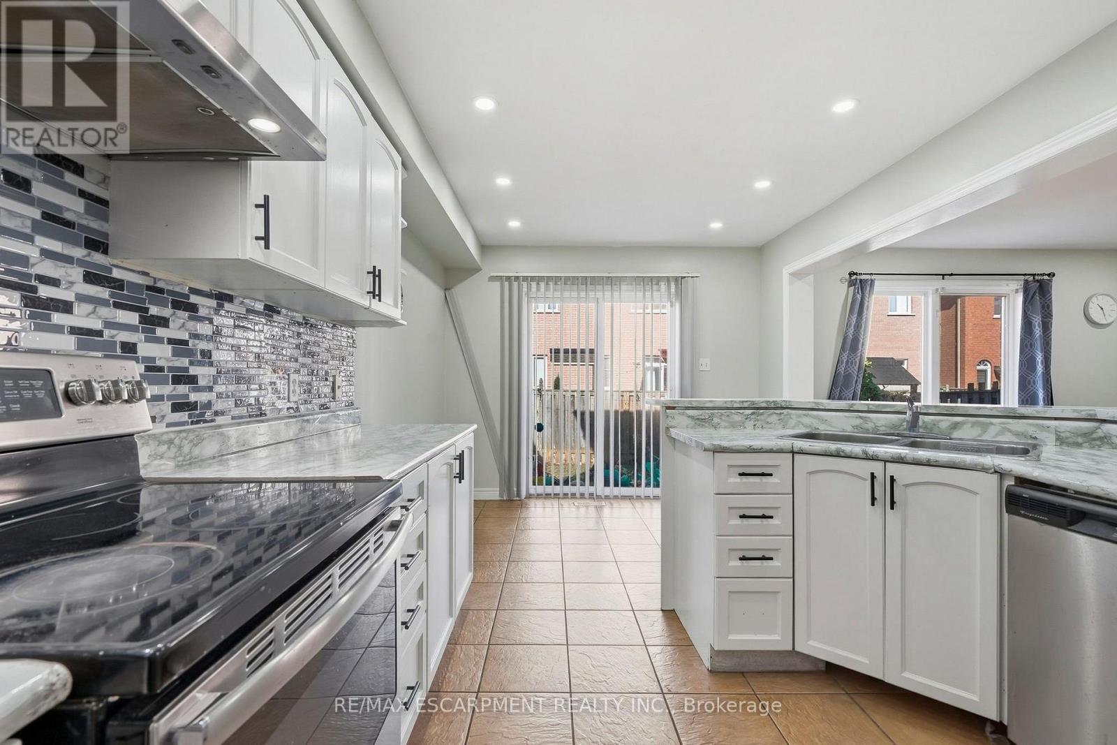 31 Peachwood Crescent, Hamilton, Ontario  L8E 5Z7 - Photo 14 - X13830082