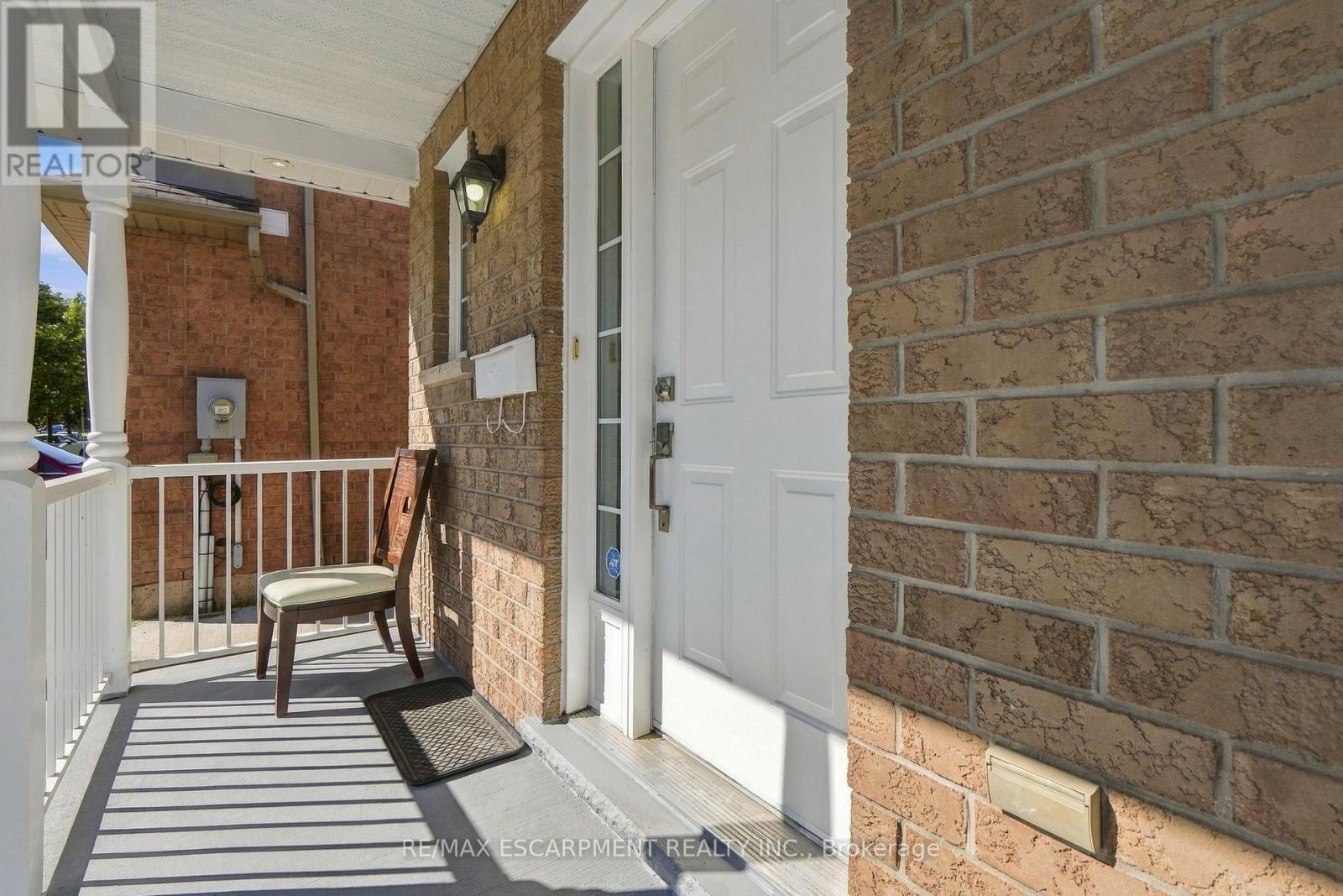 31 Peachwood Crescent, Hamilton, Ontario  L8E 5Z7 - Photo 4 - X13830082