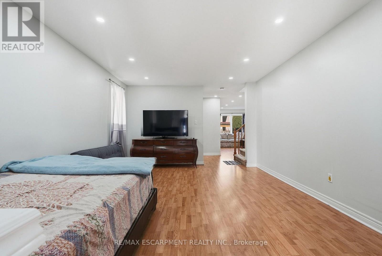 31 Peachwood Crescent, Hamilton, Ontario  L8E 5Z7 - Photo 8 - X13830082