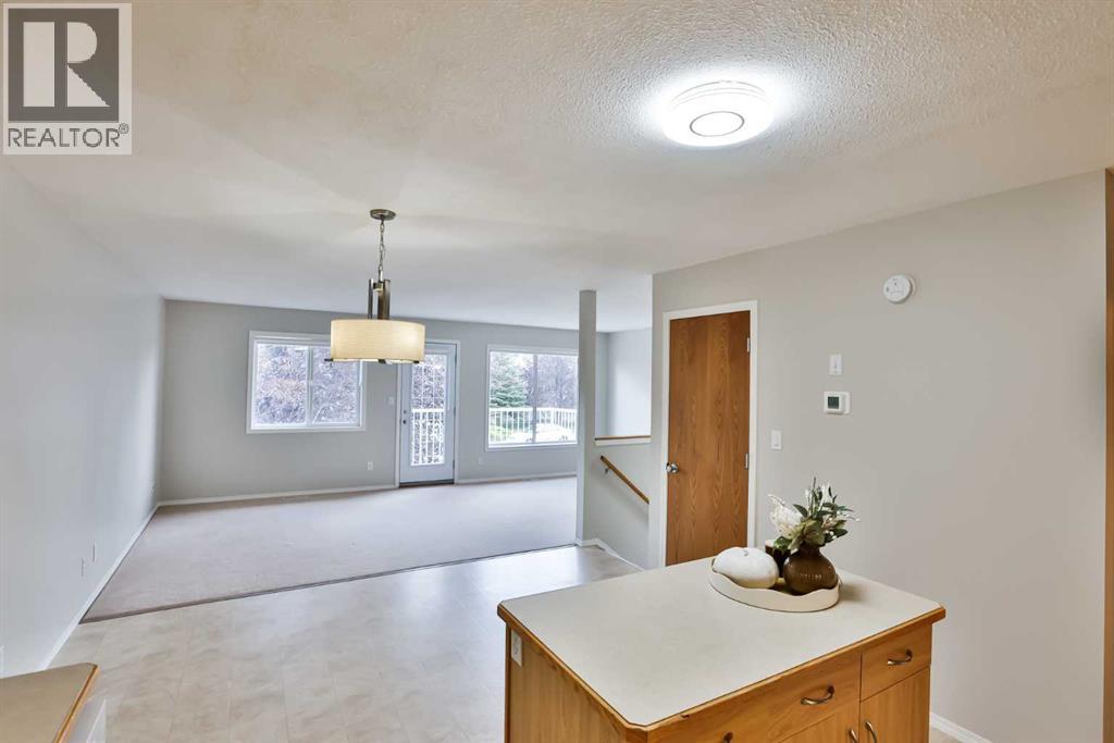 47 Highlands Place W