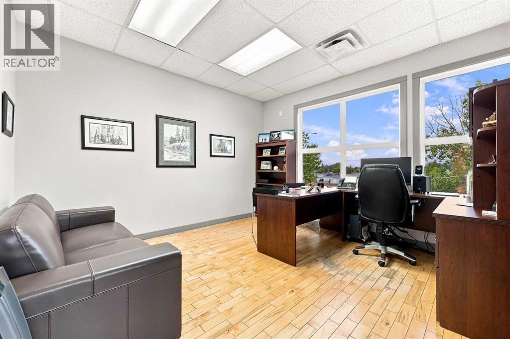201, 30 Crystalridge Drive
