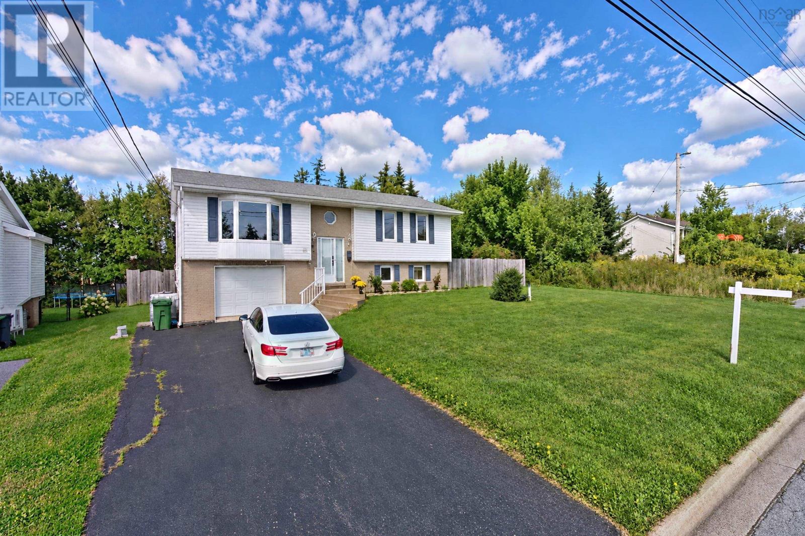 111 Shrewsbury Road, Dartmouth, Nova Scotia  B2V 2R6 - Photo 1 - 202624400