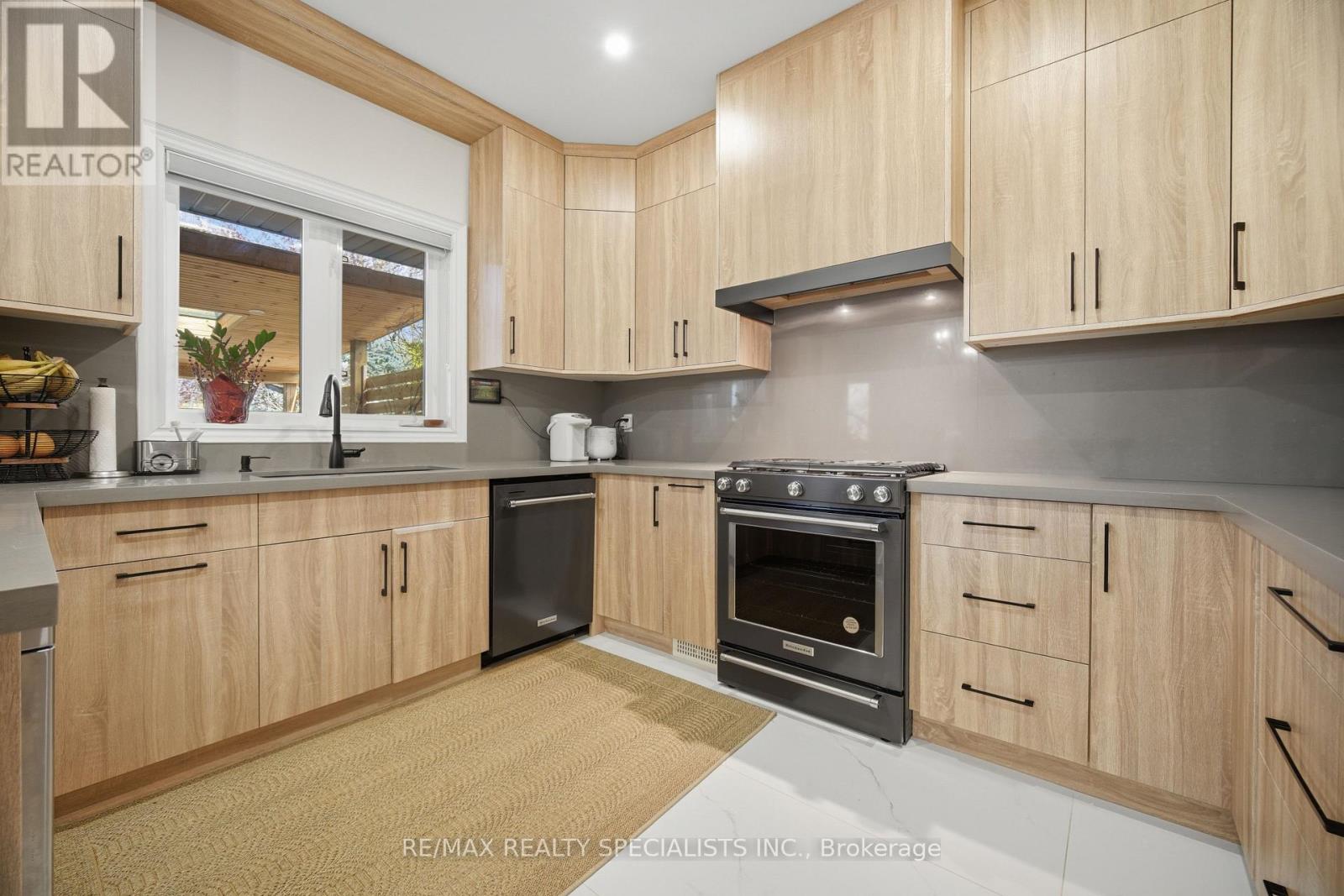 57 Fairview Road W, Mississauga, Ontario  L5B 1K7 - Photo 12 - W13040146