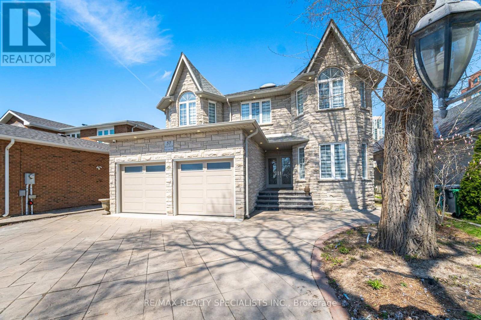 57 Fairview Road W, Mississauga, Ontario  L5B 1K7 - Photo 2 - W13040146
