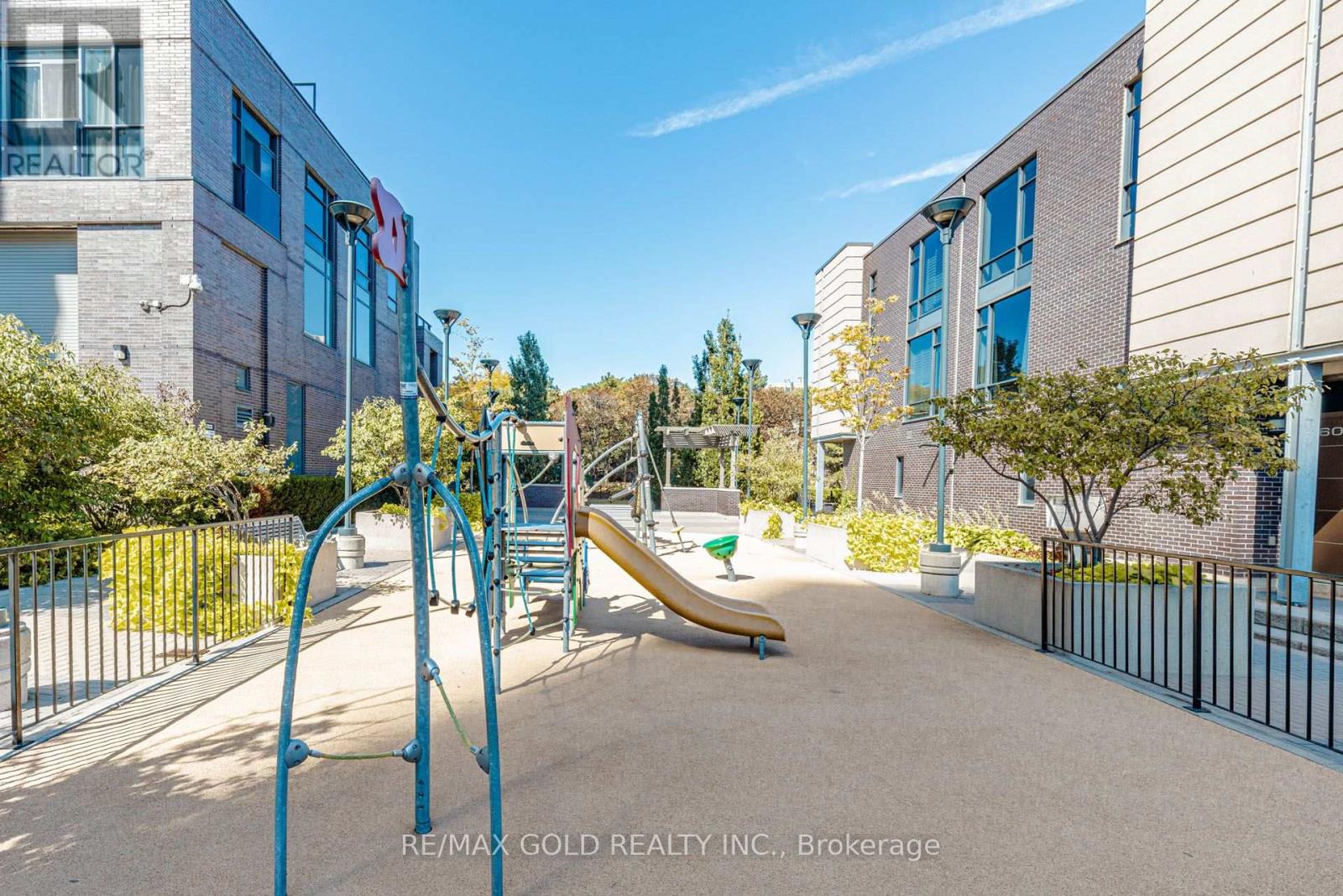 45 - 23 Valhalla Inn Road, Toronto, Ontario  M9B 0B3 - Photo 43 - W13829208