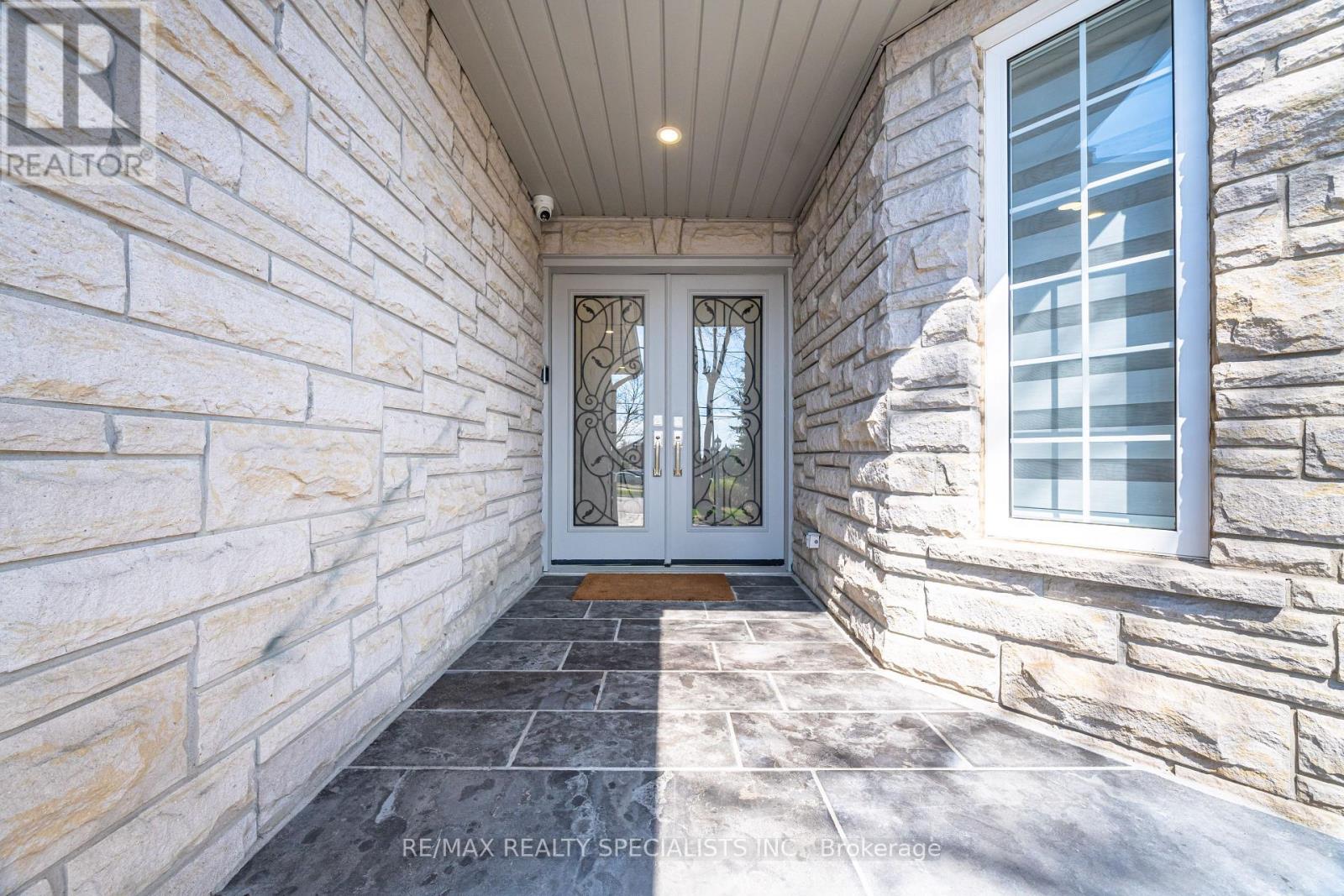 57 Fairview Road W, Mississauga, Ontario  L5B 1K7 - Photo 4 - W13040146